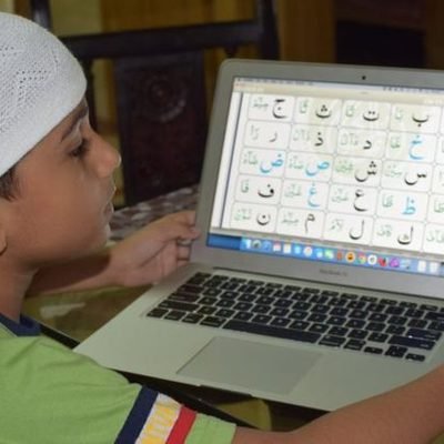Student in an online Quran class